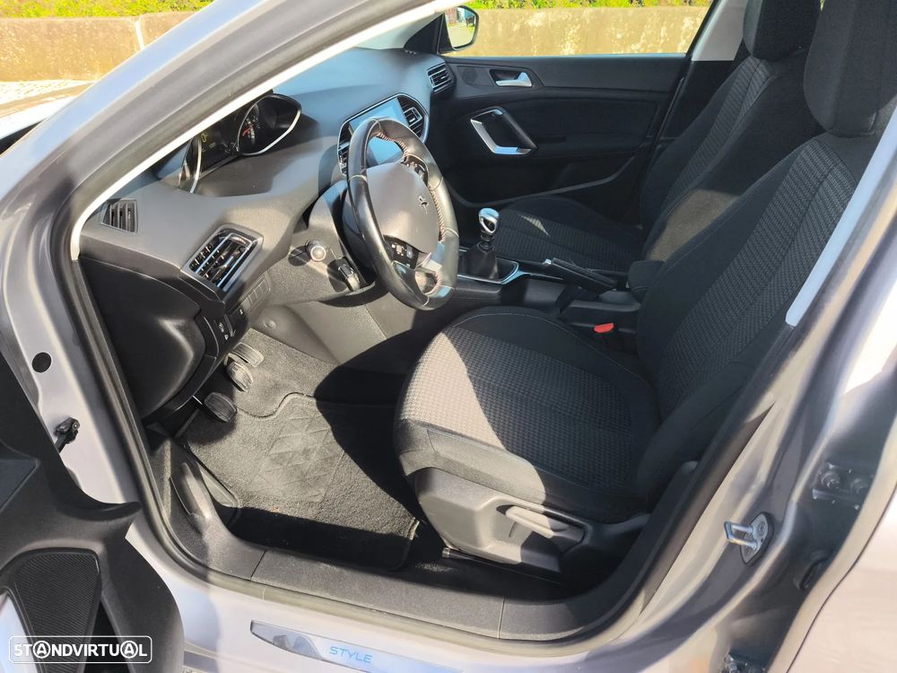 Peugeot 308 1.5 BlueHDi Style J17 - 14