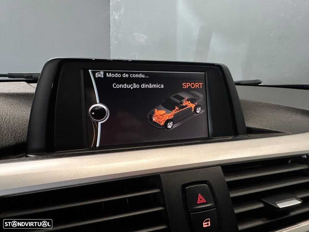 BMW 318 d Line Sport - 25