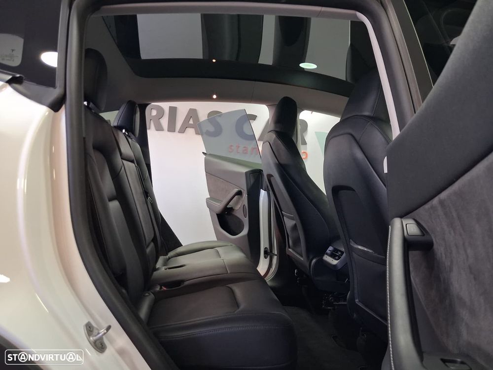 Tesla Model Y - 13