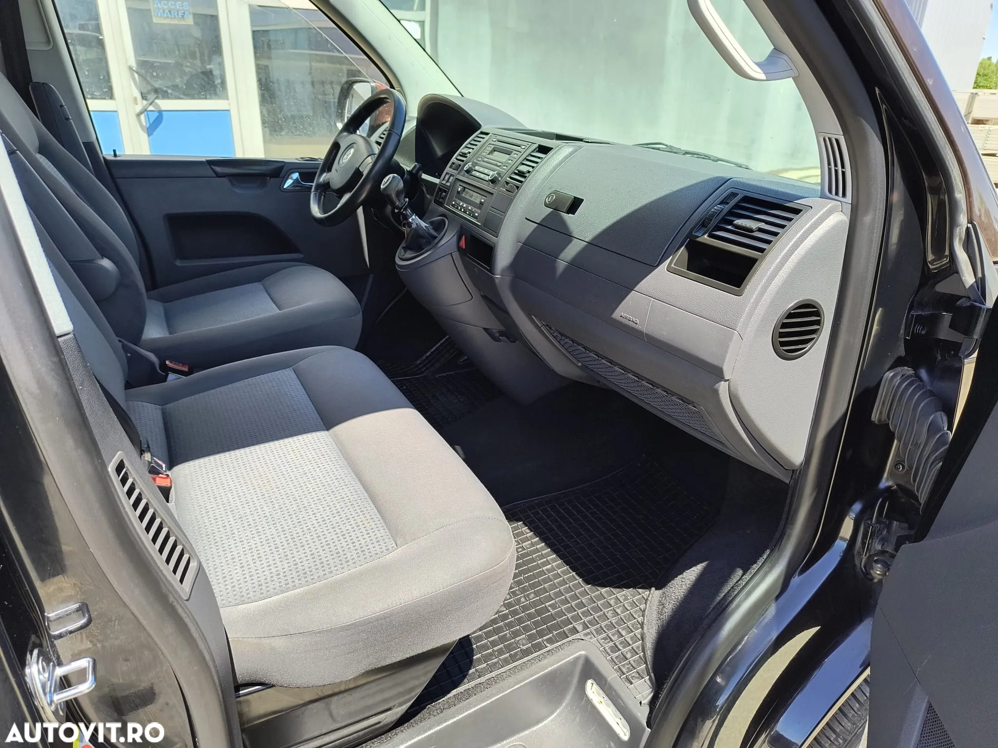 Volkswagen Caravelle - 5