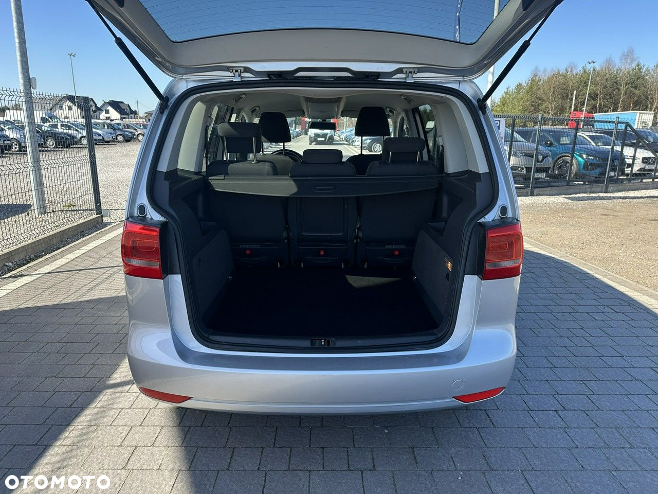 Volkswagen Touran - 8