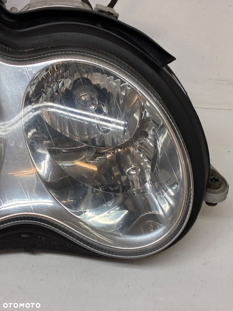 MERCEDES W203 XENON LAMPA PRZÓD PRZEDNIA PRAWA  EUROPA A2038203861 KOMPLET - 4