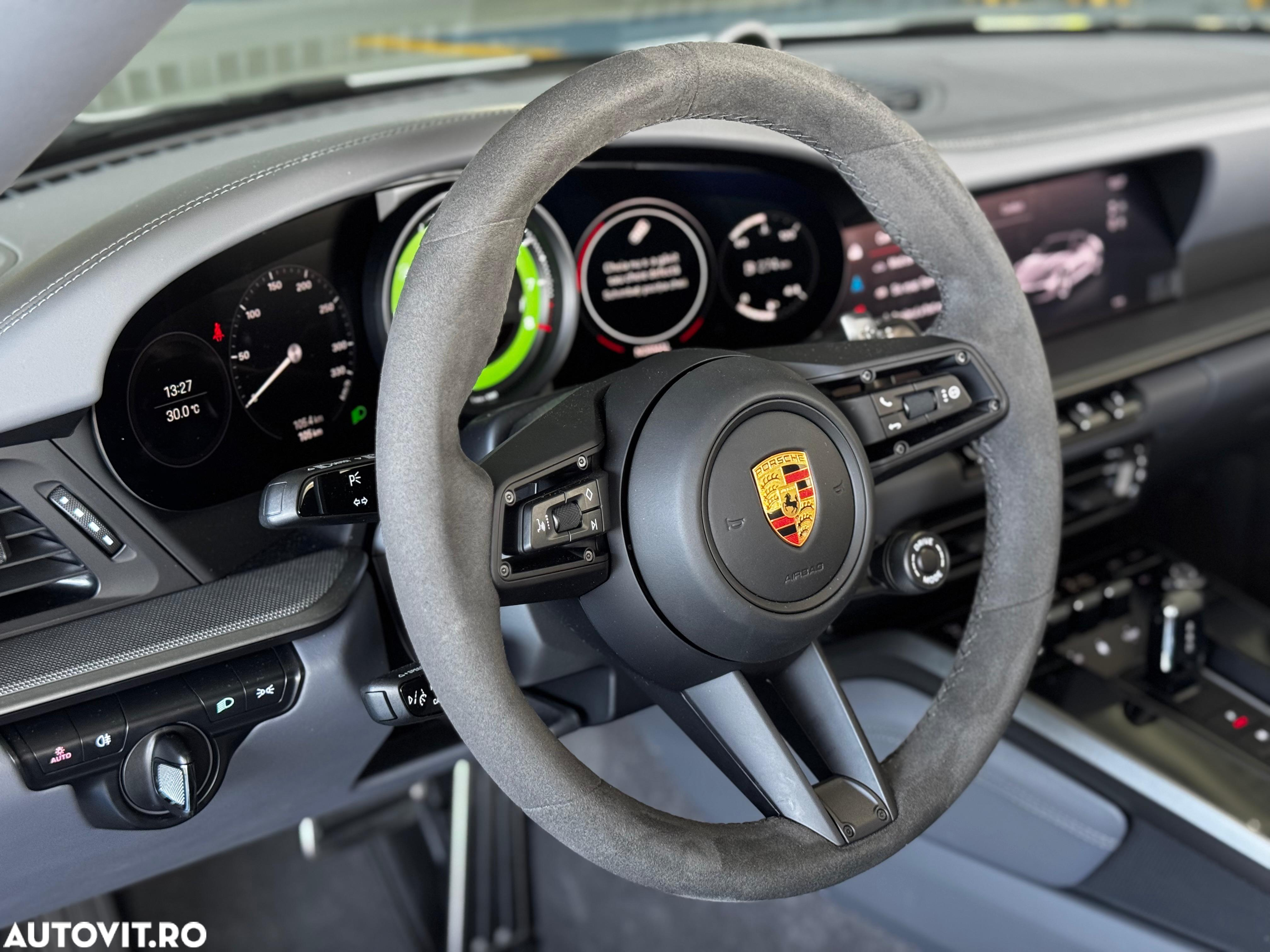 Porsche 911 Carrera 4S Cabriolet PDK - 23
