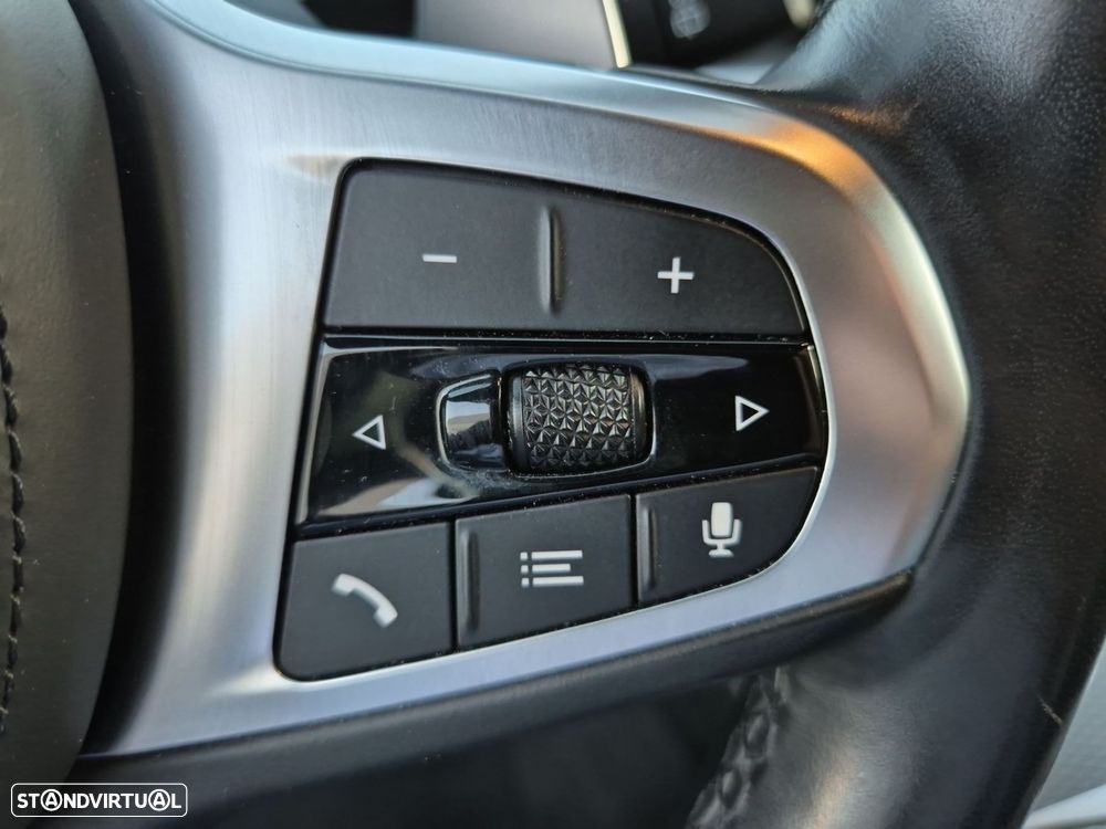 BMW 320 d Pack Desportivo M Auto - 19