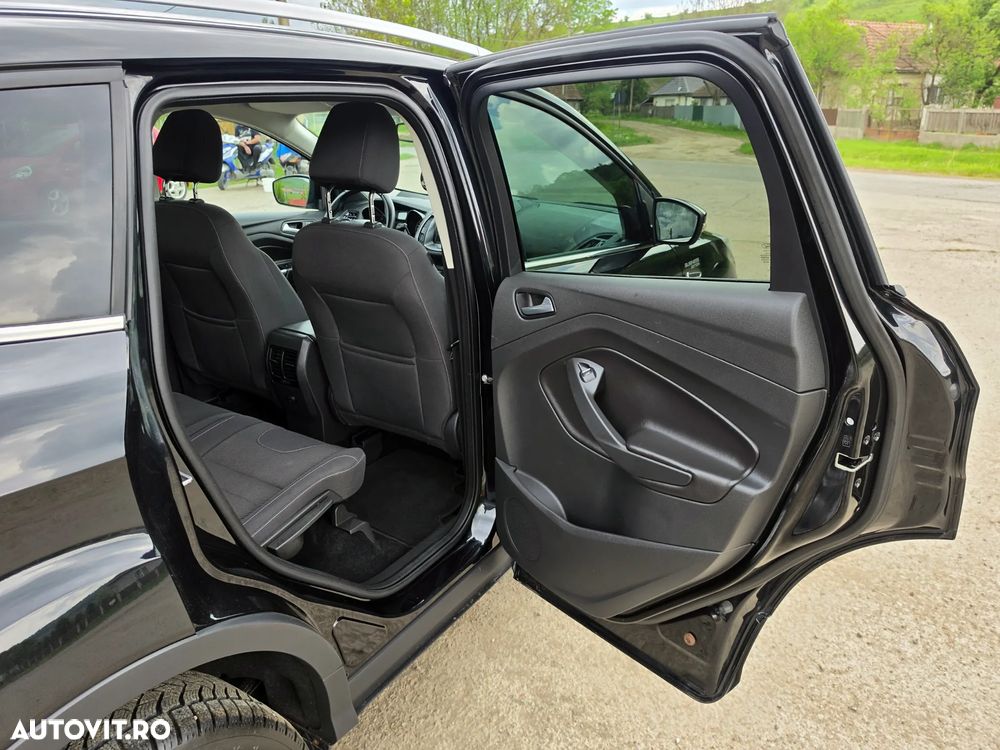 Ford Kuga 2.0 TDCi 2x4 Business Edition - 32