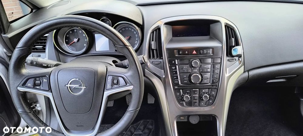 Opel Astra 1.6 Turbo - 12