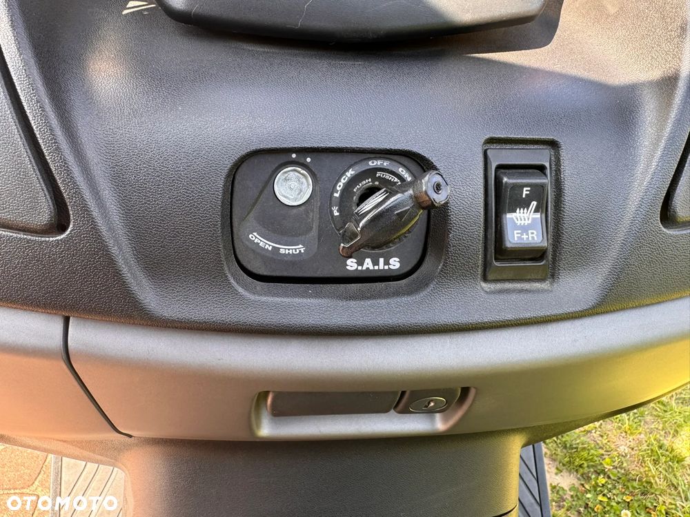 Suzuki Burgman - 11