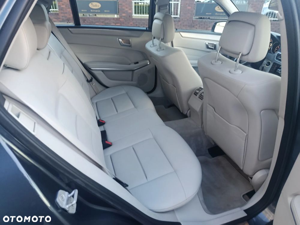 Mercedes-Benz Klasa E 220 CDI BlueEff - 23