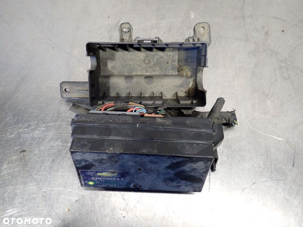 SKRZYNKA BEZPIECZNIKÓW CHEVROLET AVEO 1.2 96867123 - 3