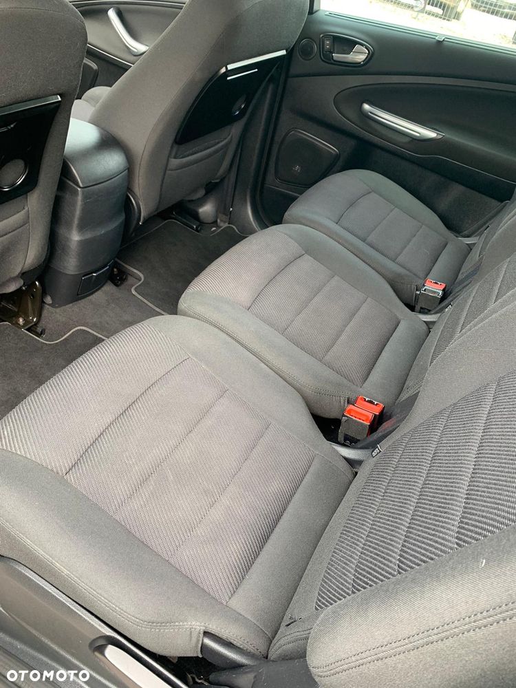 Ford S-Max - 32