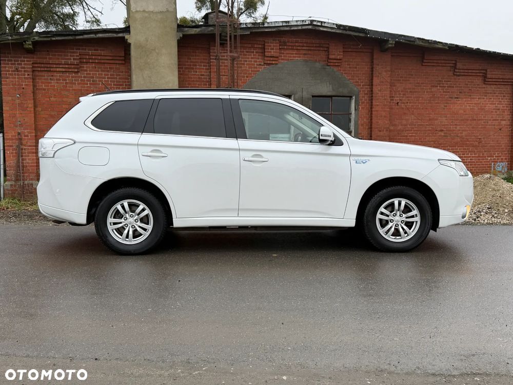Mitsubishi Outlander 2.0 4WD - 6