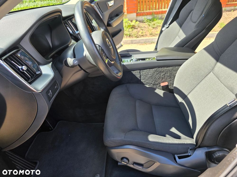 Volvo XC 60 B4 B Momentum Pro - 29
