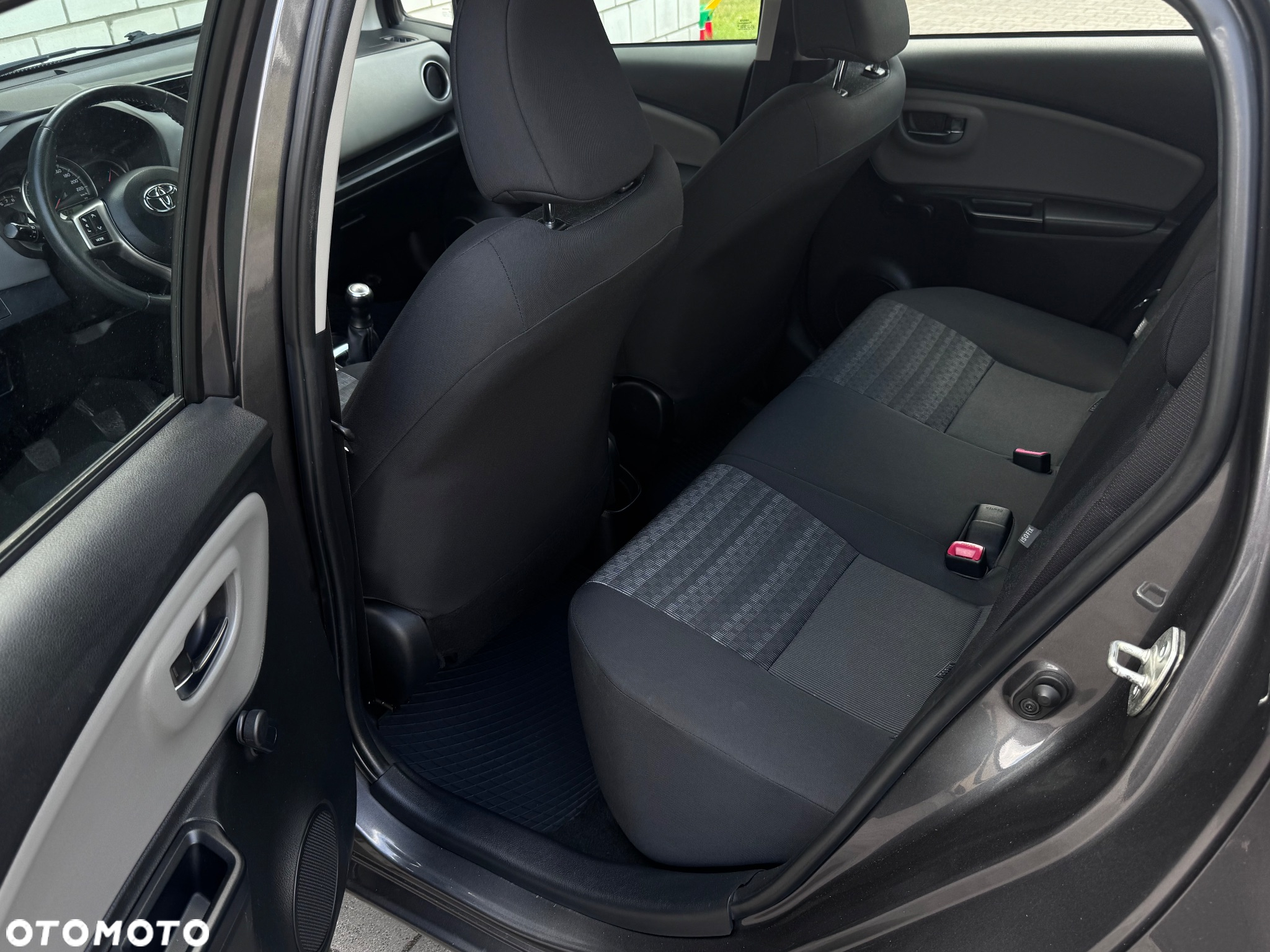 Toyota Yaris 1.0 Premium - 25