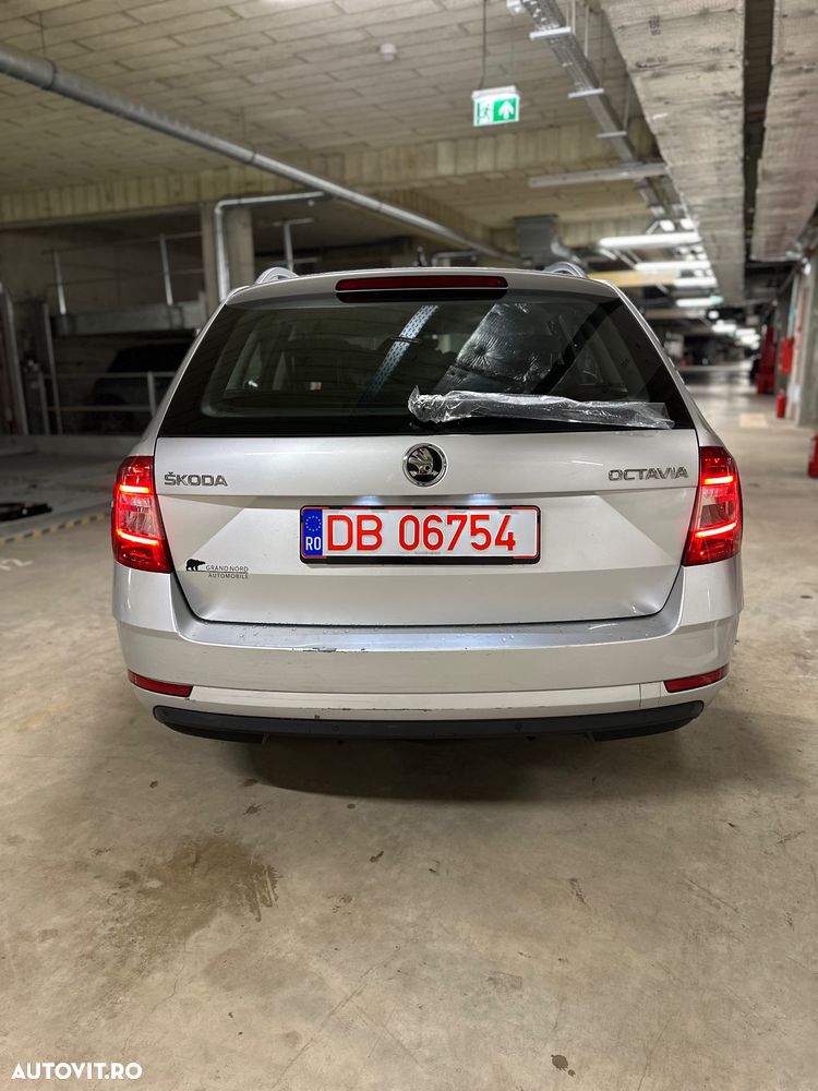 Skoda Octavia 1.6 TDI DSG Ambition - 6