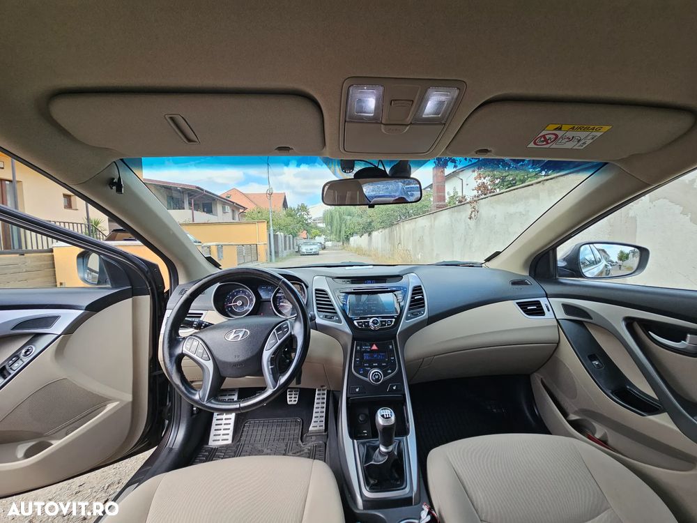 Hyundai Elantra - 5