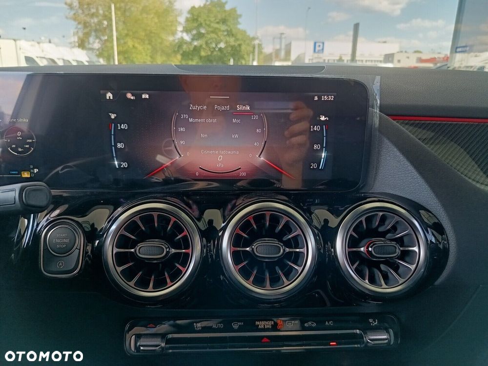 Mercedes-Benz GLA - 30