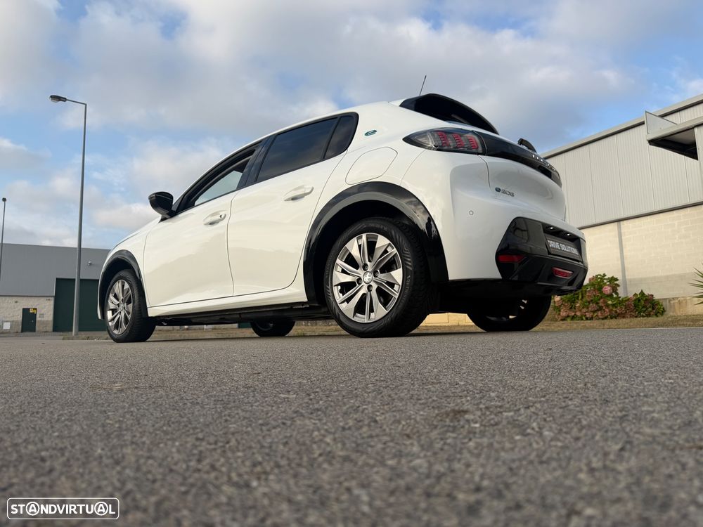 Peugeot e-208 Allure Pack - 11
