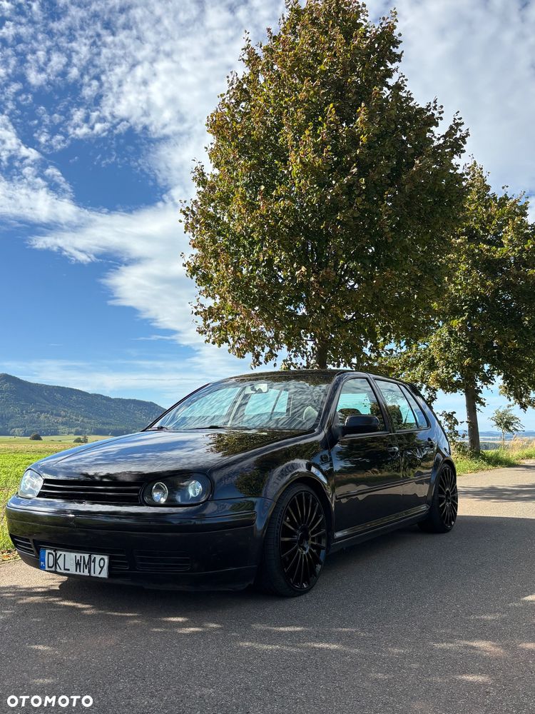 Volkswagen Golf - 1