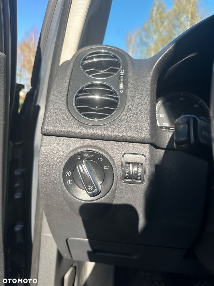 Volkswagen Golf Plus 2.0 TDI Comfortline - 22