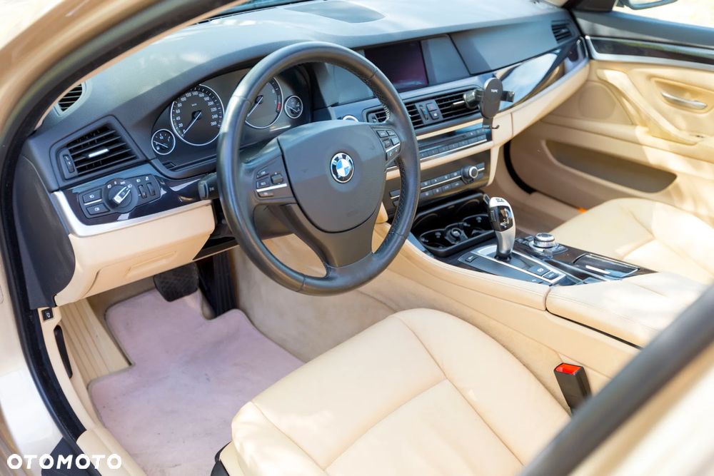 BMW Seria 5 523i - 12