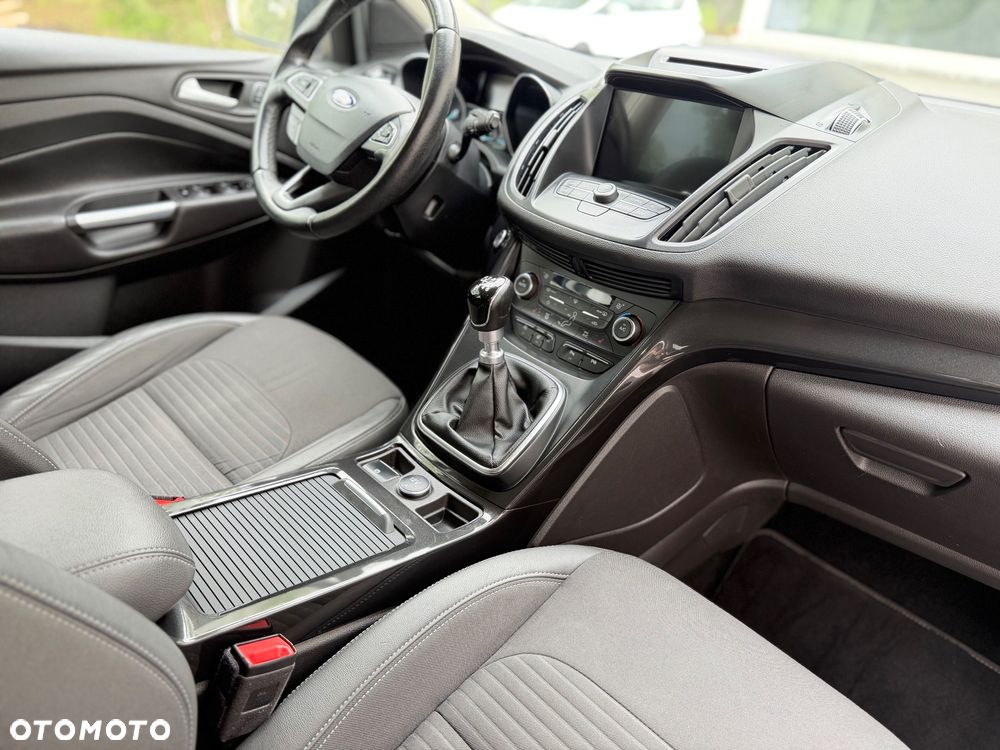 Ford Kuga - 10