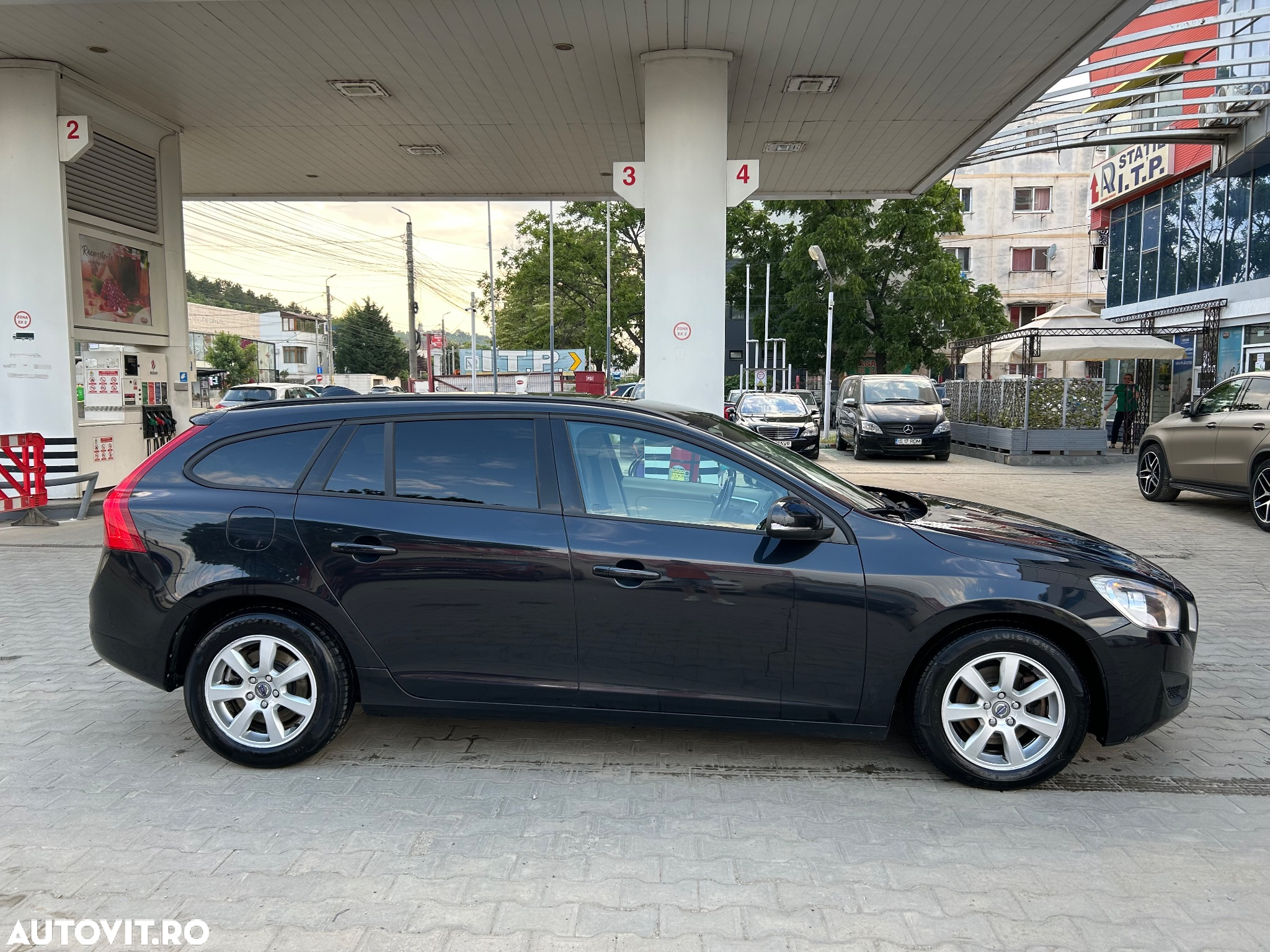 Volvo V60 DRIVe Start-Stop Kinetic - 3