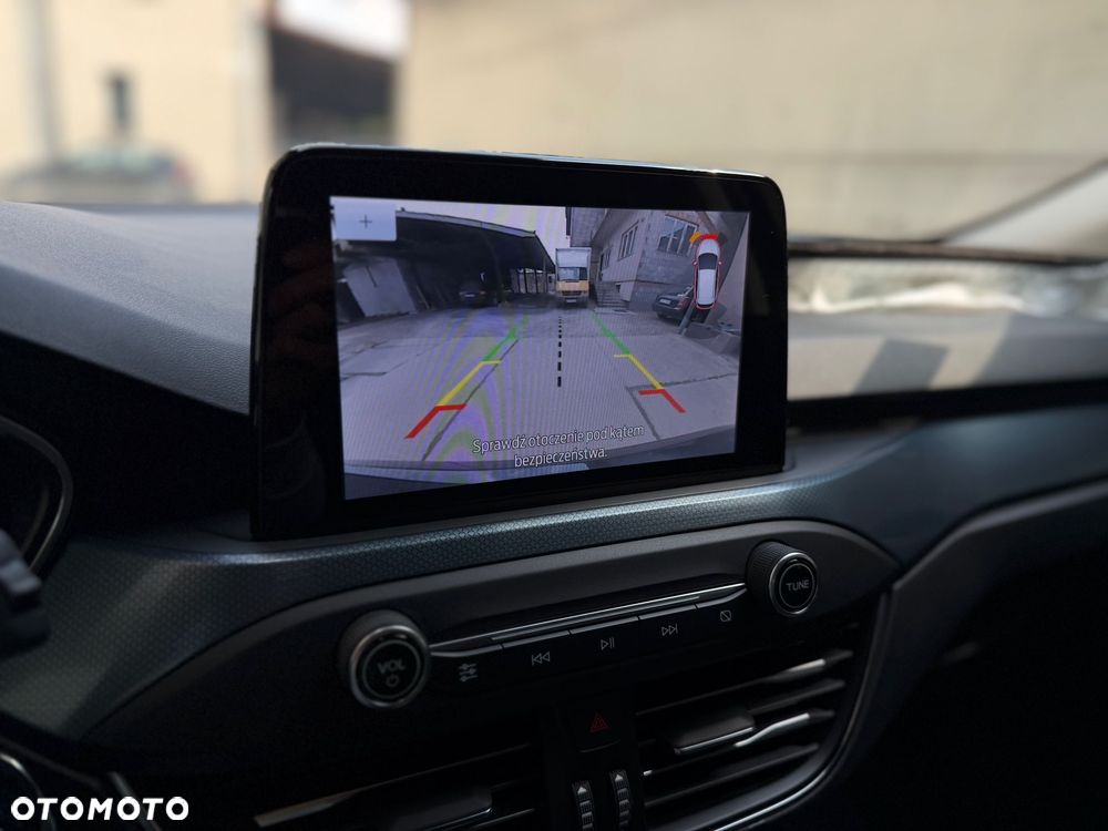 Ford Focus 1.0 EcoBoost Hybrid ACTIVE X - 25