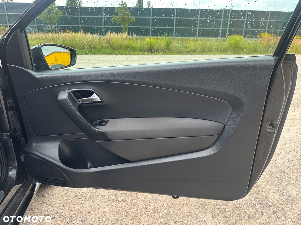 Volkswagen Polo 1.2 TSI MATCH - 25