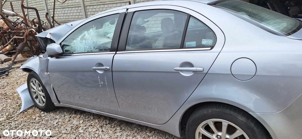 Mitsubishi lancer X sedan lampa tył prawa - 7