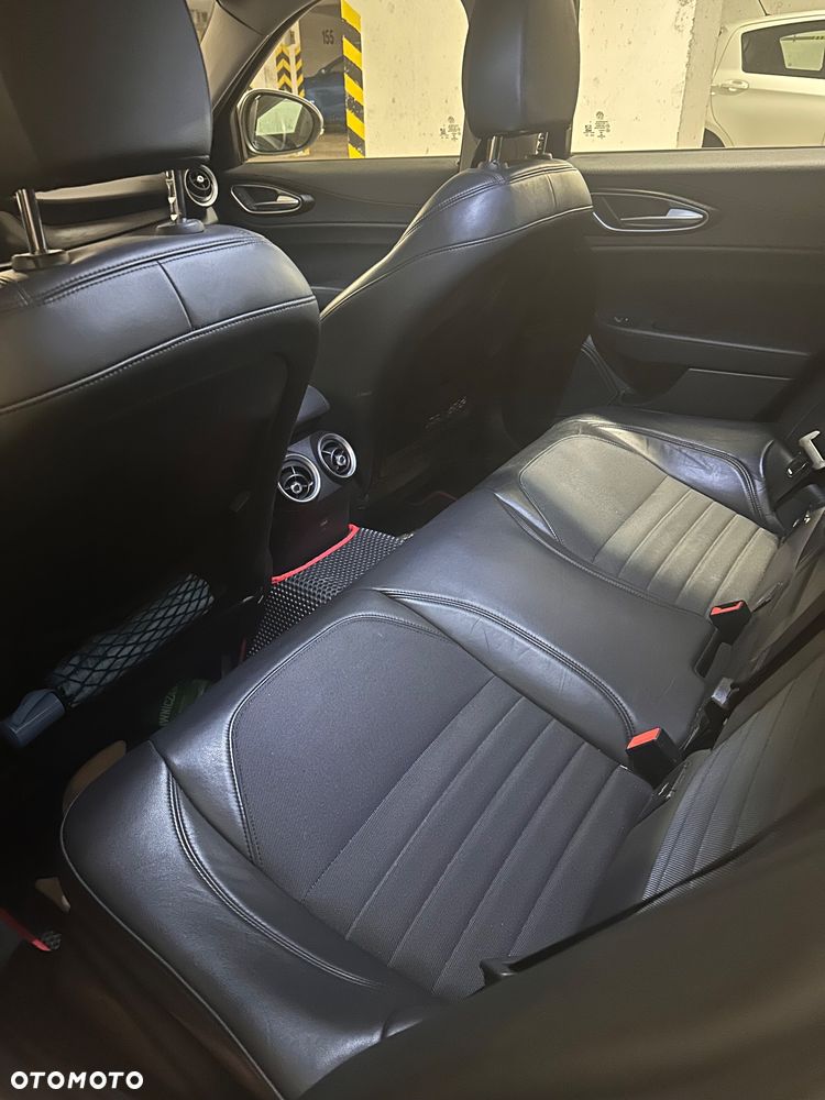 Alfa Romeo Giulia 2.0 Turbo - 9