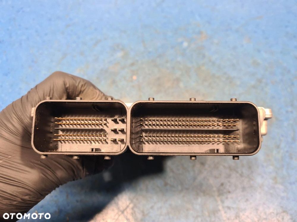 BMW 118 E87 2.0D  STEROWNIK SILNIKA 0281011631 - 8