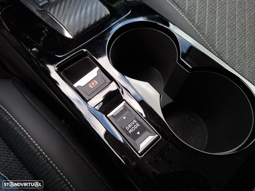 Peugeot 208 1.2 Hybrid Allure e-DCS6 — fotografia 18