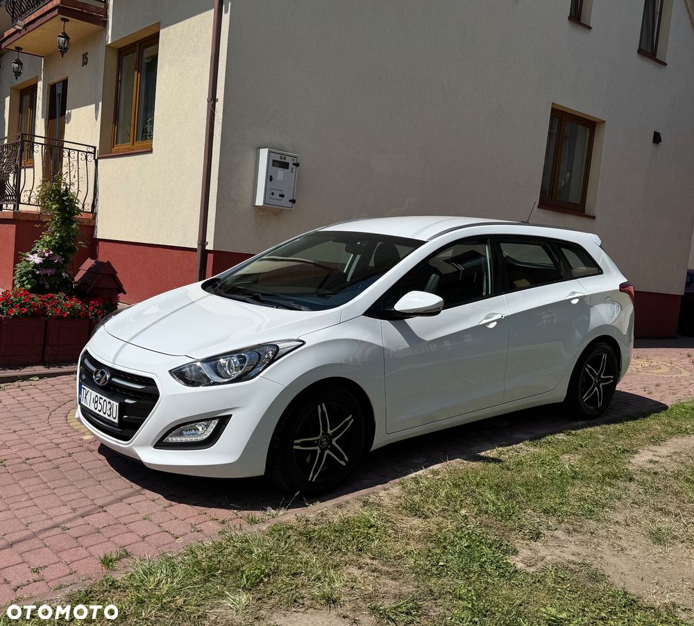 Hyundai i30 ver-blue-kombi-1-4-classic-navigation - 1