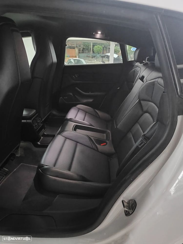 Porsche Taycan Cross Turismo 4 - 14