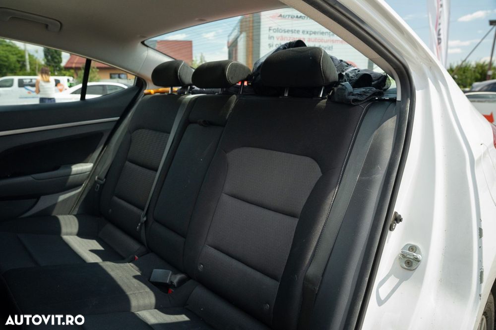 Hyundai Elantra 1.6 MPi Comfort - 25