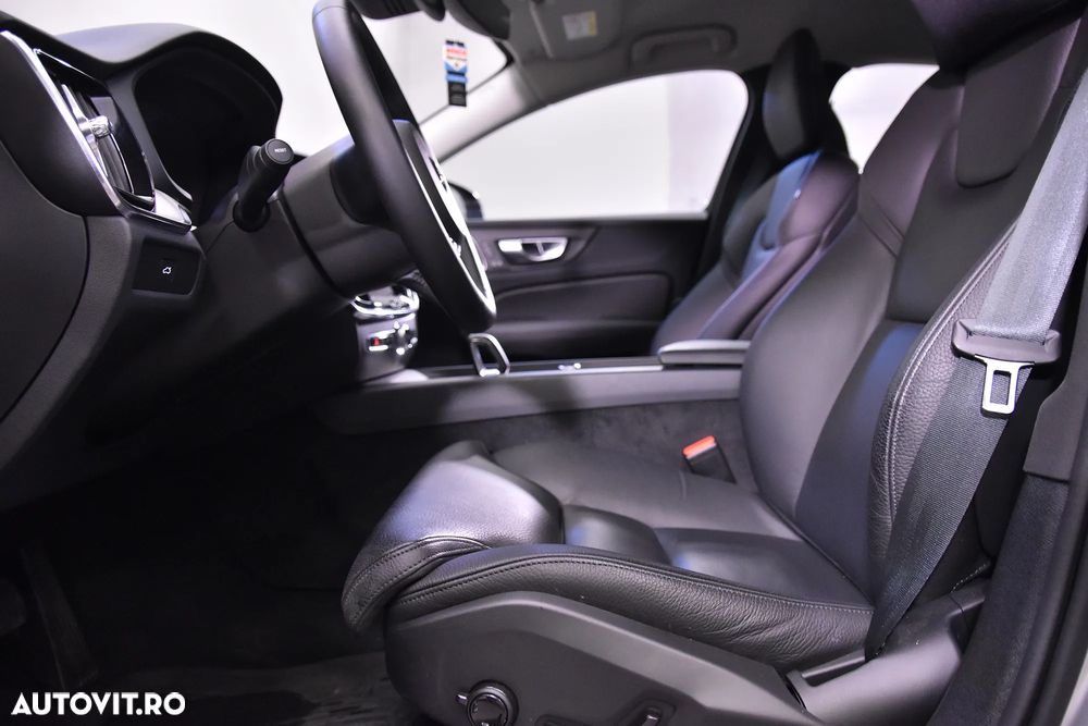 Volvo S60 B4 MHEV AT Plus Dark - 23
