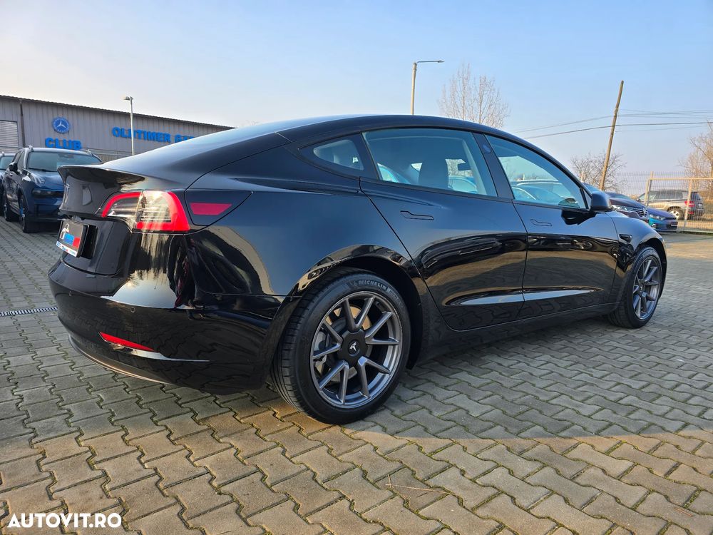 Tesla Model 3 - 3