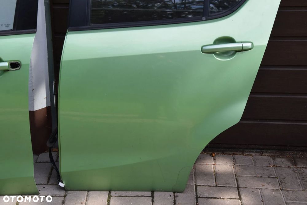 Opel Agila B II 08-15 Drzwi lewe tylne lewy tył zielone ZJD ZJDB kompletne w kolor - 2