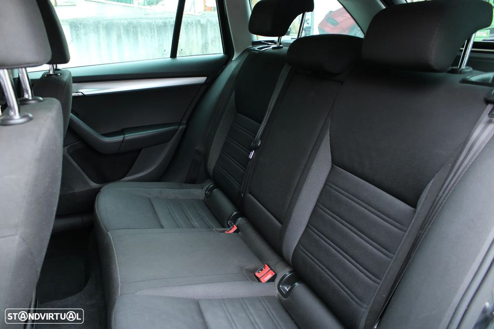 Skoda Octavia Break 1.6 TDi Ambition DSG - 29