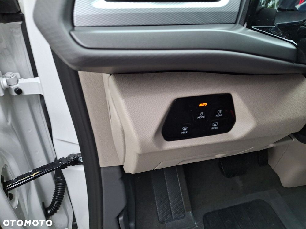 Volkswagen Multivan - 9