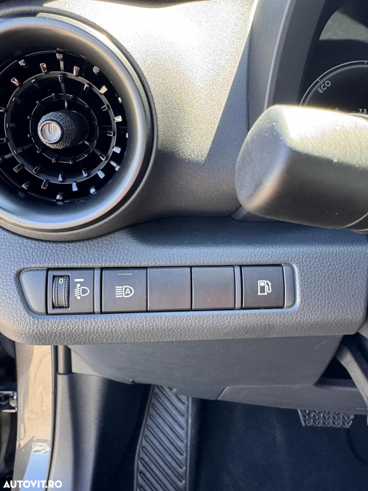 Toyota C-HR ver-1-8-hev-140-cp-4x2-cvt-dynamic - 16