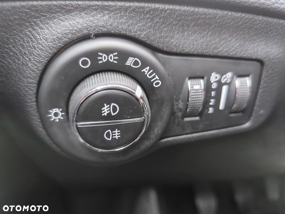 Jeep Compass 1.4 TMair Night Eagle FWD S&S - 32