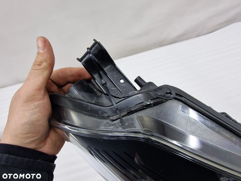 TOYOTA YARIS III 3 LIFT 14- PRAWA ZWYKŁA LAMPA PRZEDNIA PRZÓD , NR KOITO 0D-158 , NR AUKCJI LL401 - 8