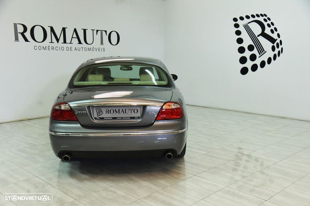 Jaguar S-Type 2.7 D V6 Executive Auto. - 9
