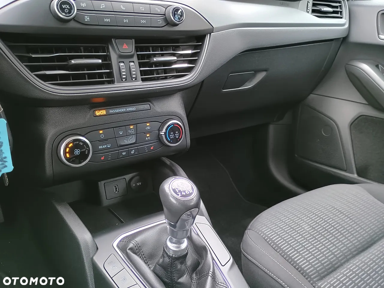 Ford Focus 1.0 EcoBoost Hybrid ACTIVE DESIGN - 16
