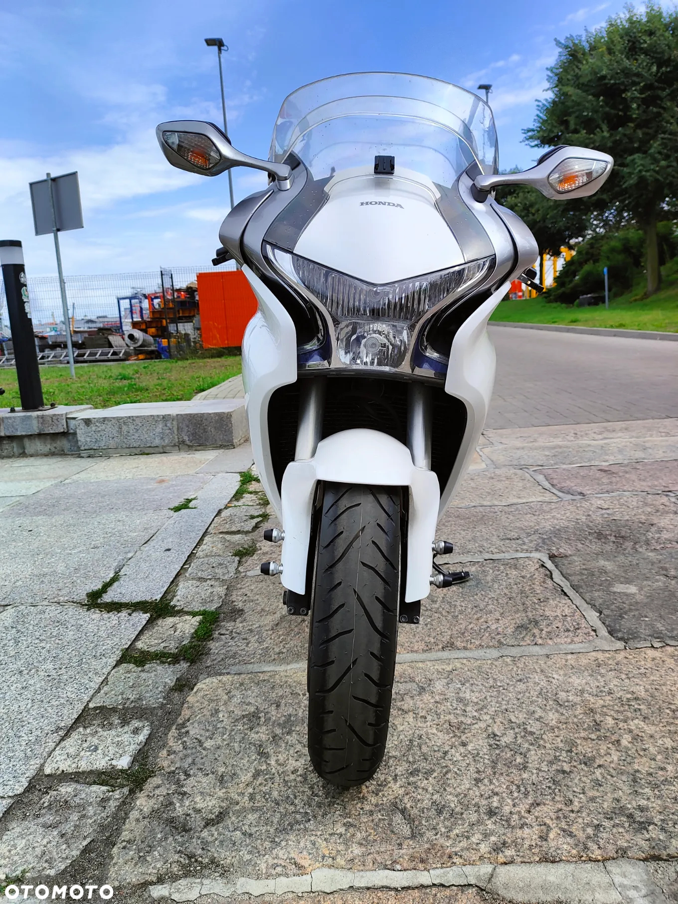 Honda VFR - 12