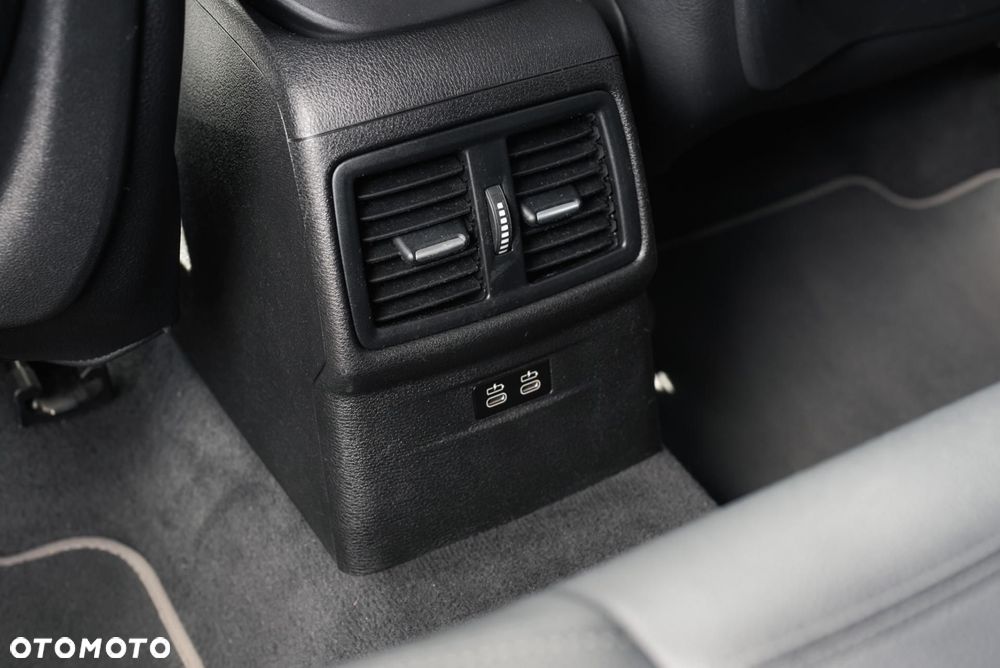 BMW X2 sDrive18i GPF Advantage - 33