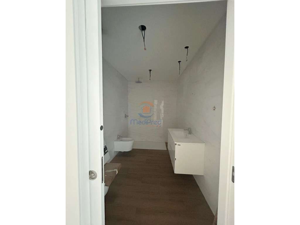 Apartamento T2 com Varanda e BOX 50 m2 | Ramada, Odivelas - Grande imagem: 5/64