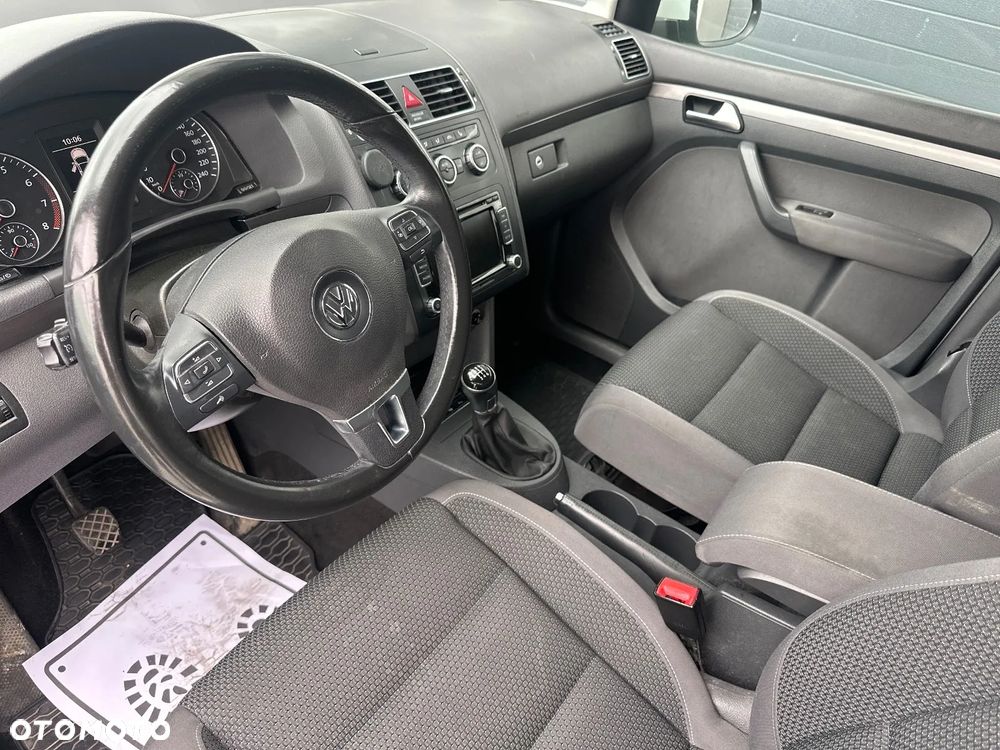 Volkswagen Touran - 21