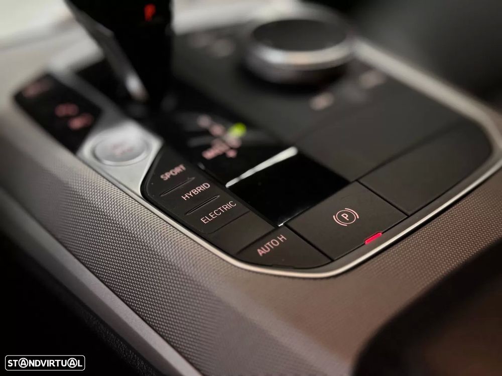 BMW 320 e Line Sport Auto — fotografia 17
